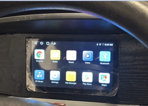 Draait op standaard Android-headunits in het voertuig