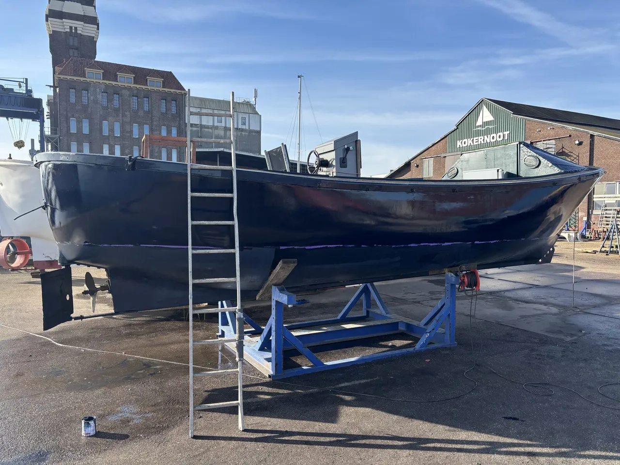 Sloop in refit at the Kokernoot yard — hull painted, drive going electric